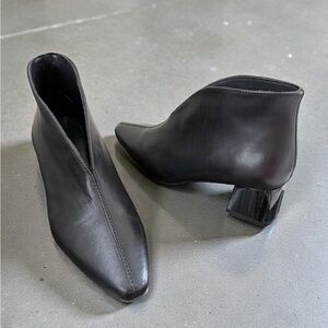 Elegant Black Ankle Boots